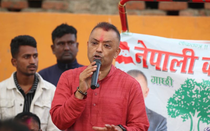 ‘लाइफ’ भन्दा ‘लाइक’को चक्करमा सरकार लागेको गगन थापाको आरोप,