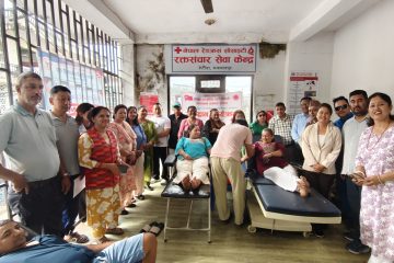 हेटौँडामा एमाले सम्बद्ध जनसंगठनको आयोजनामा रक्तदान, ७३ जनाले गरे रक्तदान