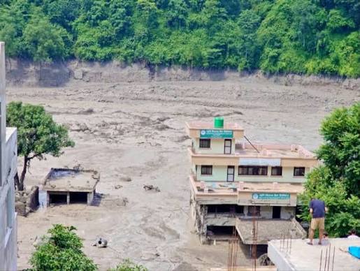 रसुवा बाढी: बागमती प्रदेश सरकारको द्रुत अग्रसरता, काठमाडौंका प्रमुख अस्पतालबाट आकस्मिक स्वास्थ्य टोली प्रभावित क्षेत्रतर्फ