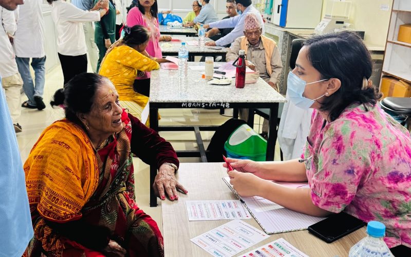 हेटौंडा वडा नं. ८ मा सञ्चालित शिविरबाट साढे चार सय बढी स्थानीय लाभान्वित