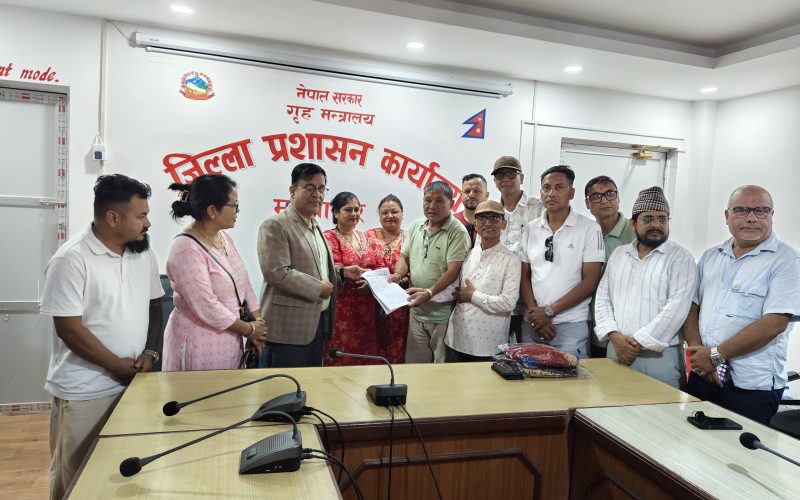 हेटौँडा २ बाट बाढीपीडितका लागि साढे तीन लाखभन्दा बढी राहत रकम र जिन्सी सामग्री हस्तान्तरण