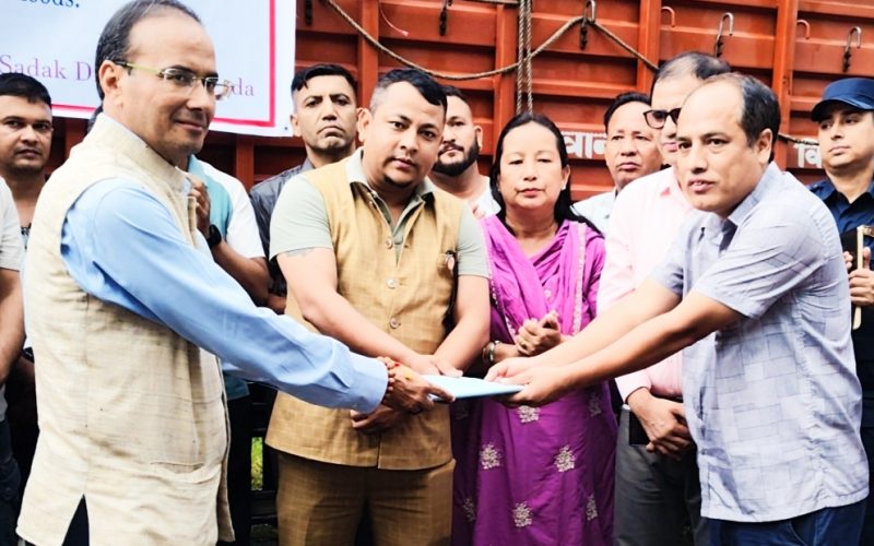 बाढी प्रभावित रसुवा र नुवाकोटका लागि भारतद्वारा ३ वटा बेलिब्रिज हस्तान्तरण