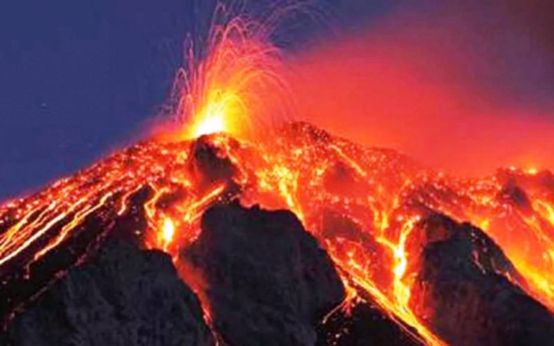 विमानस्थल ठप्प र वायु प्रदूषण उच्च: अनाक क्राकाताउ ज्वालामुखी विस्फोटले इन्डोनेसियामा जनजीवन प्रभावित